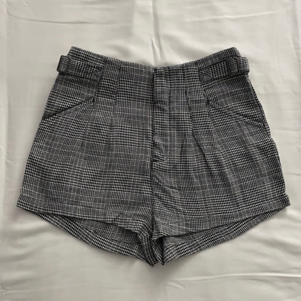BDG black & white shorts Sz 0